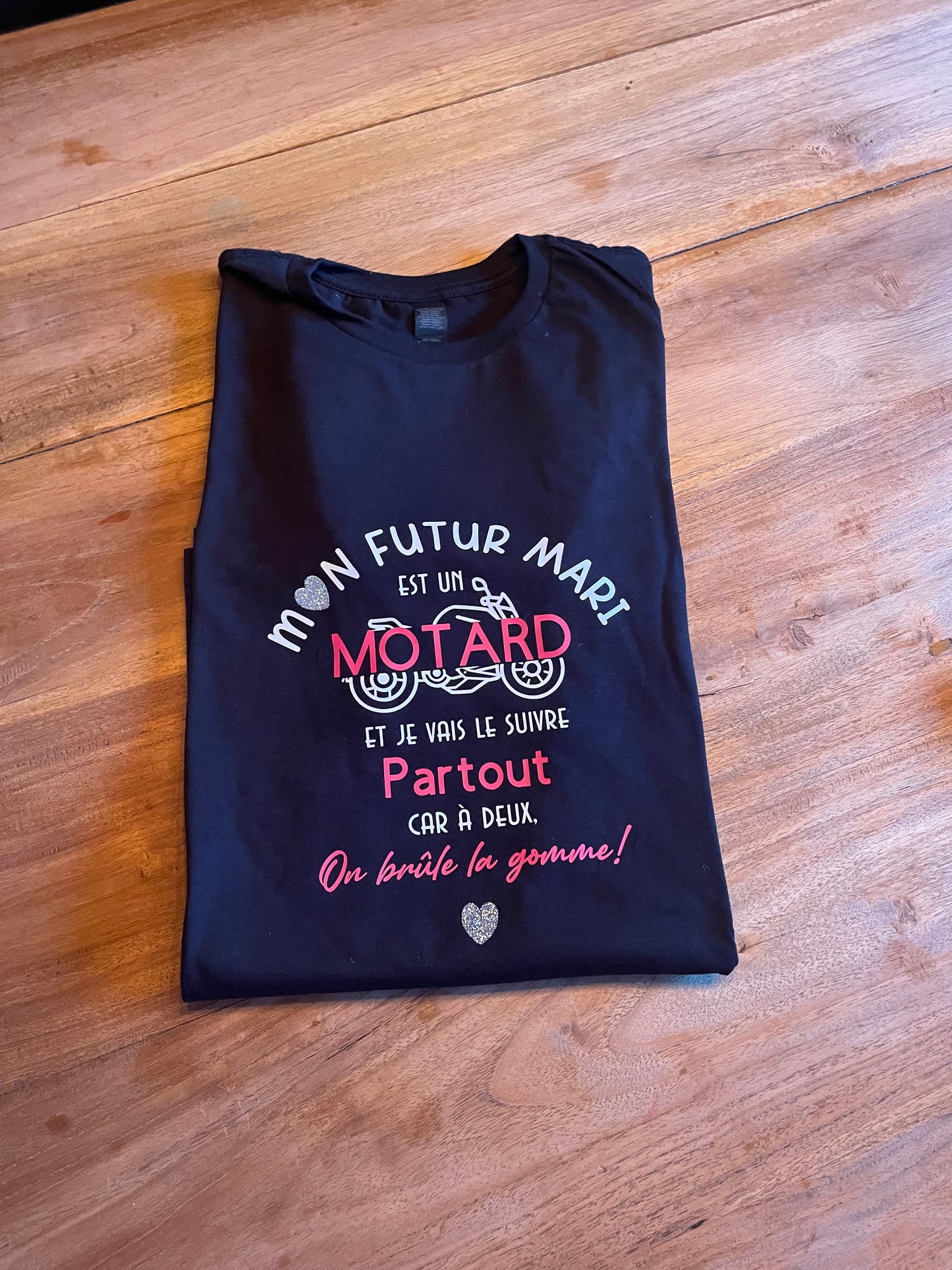 T-shirt motard : Annoncer son mariage avec un t-shirt personnalisé